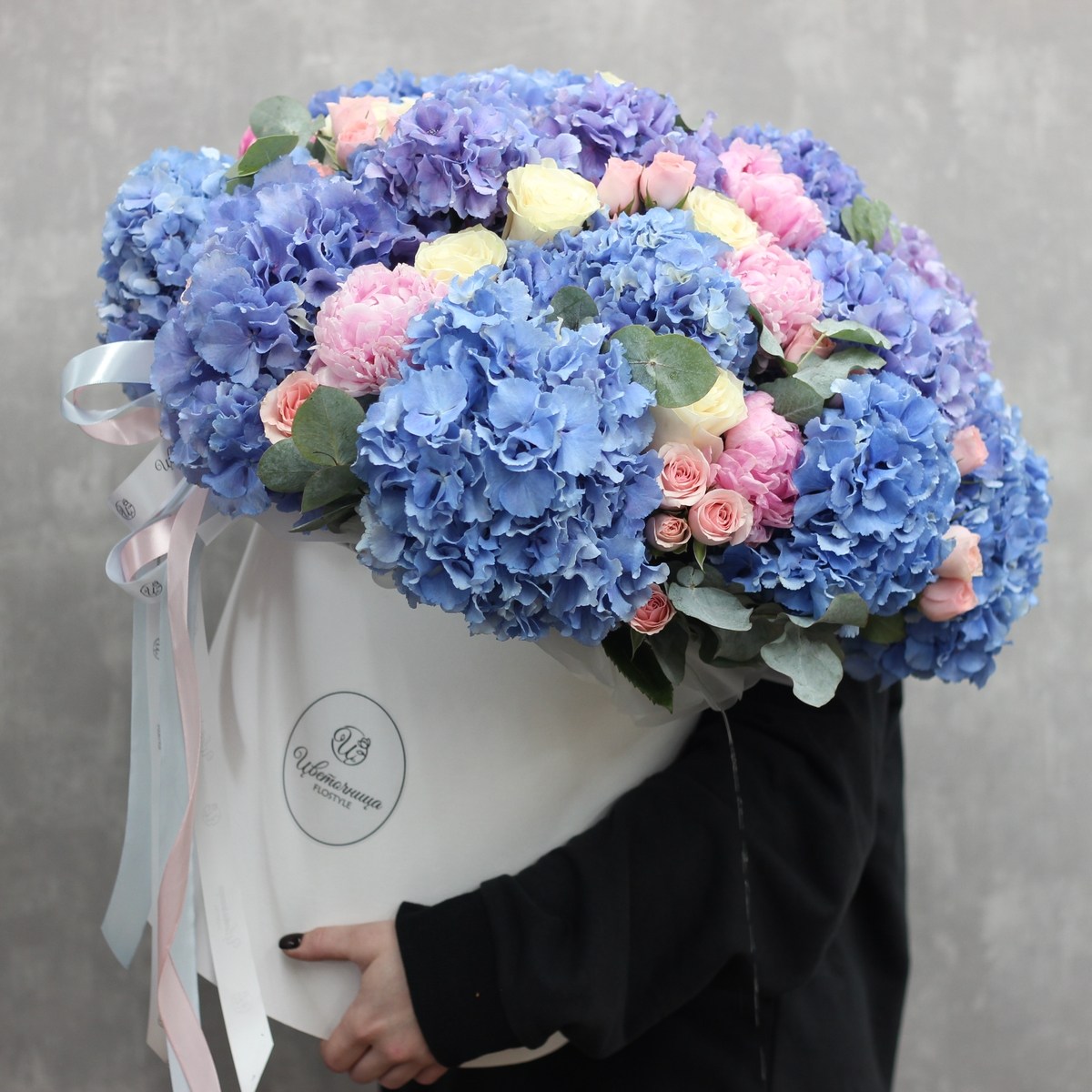 Premium korobka s rozami i gortenziej 168